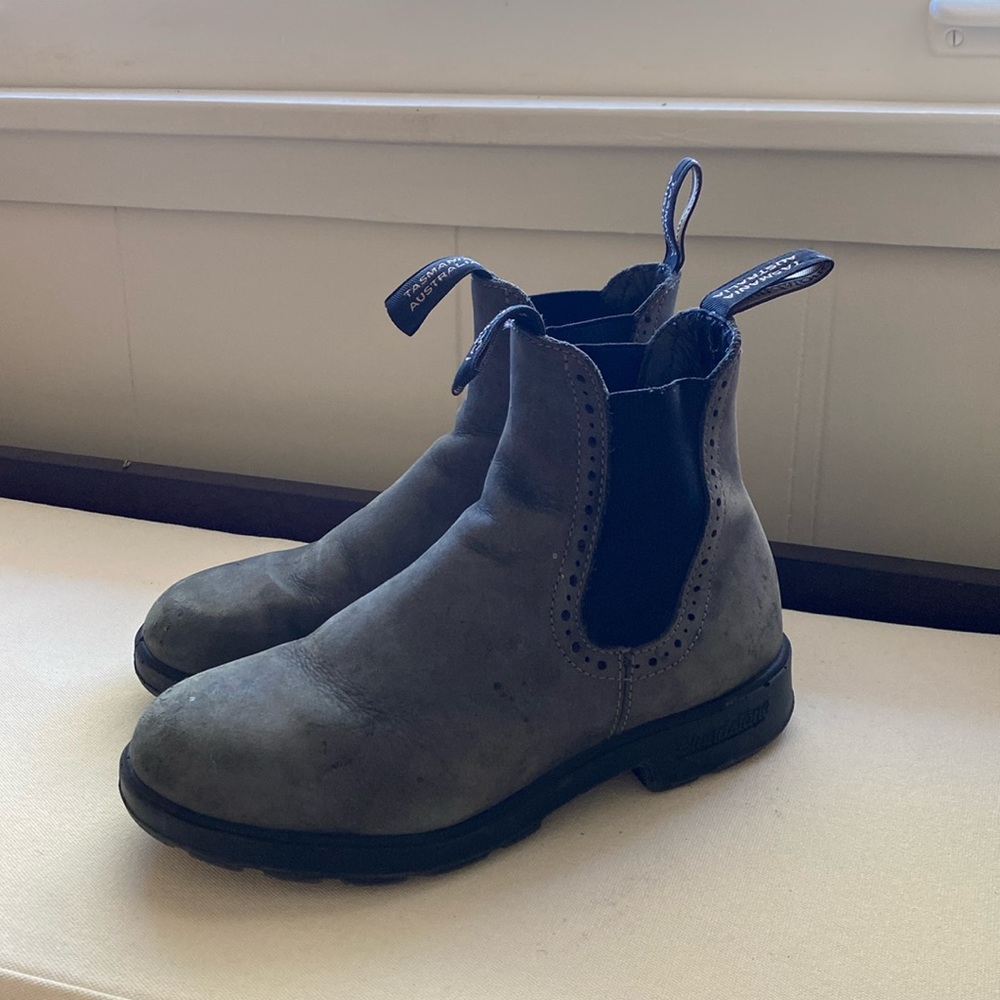 Rustic black high top blundstone boots